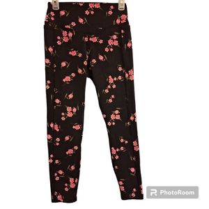 ❤️Victoria's Secret PINK Ultimate Leggings Size: Medium Black & Pink Floral